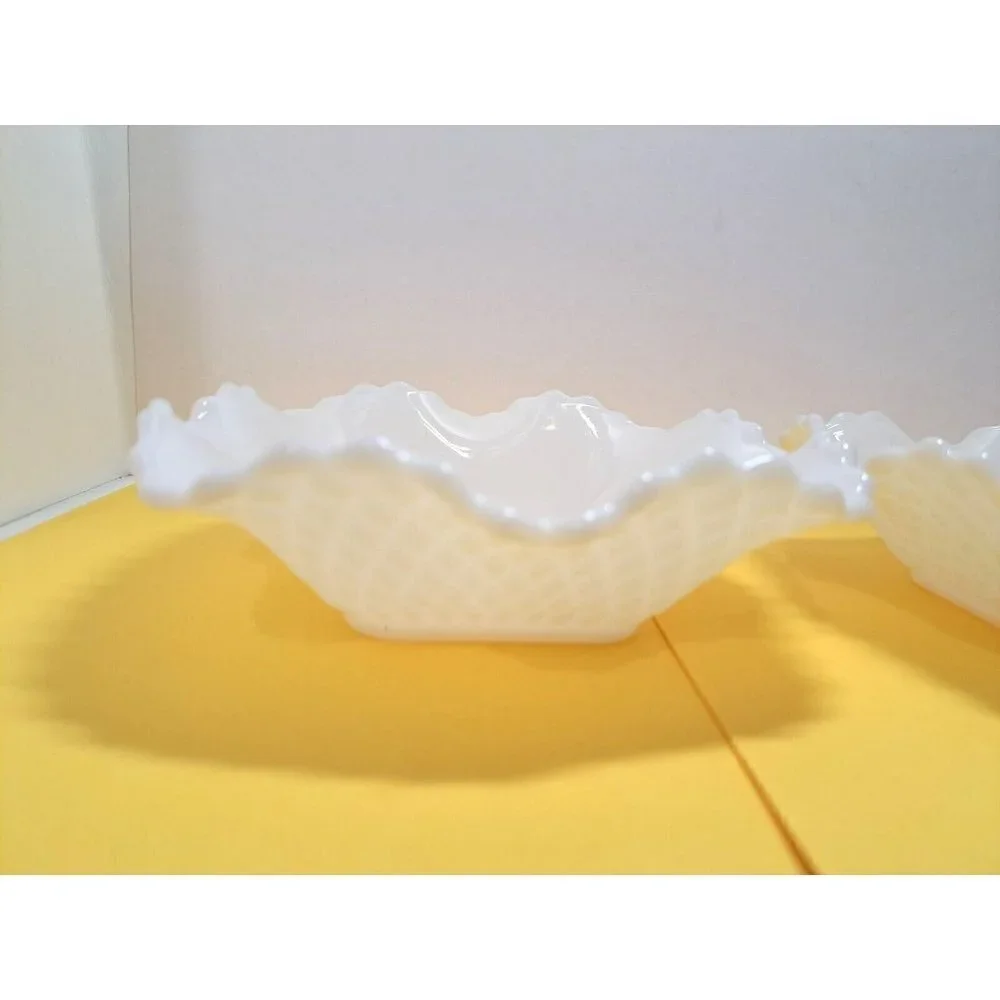 Anchor Hocking Set of 2 Ruffled Edge Quilted Diamond Pattern 7